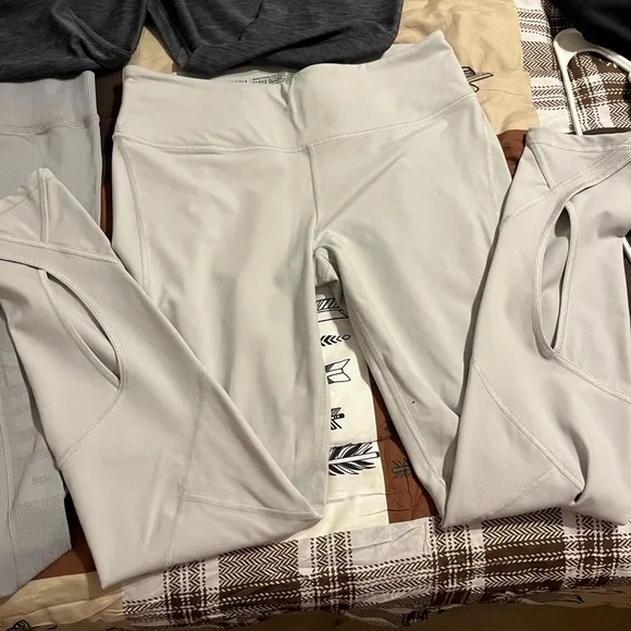 (3) EUC VS PINK LEGGINGS SIZE LARGE - Picture 3 of 9